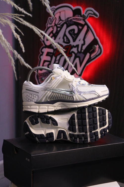 NIKE VOMERO 5